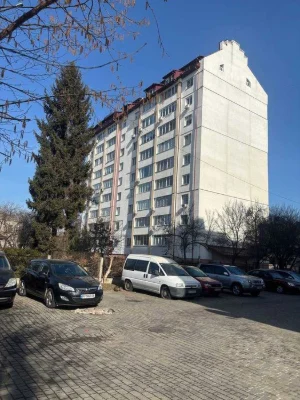 Продажа большой 3 комнатной квартиры в центре Ивано-Франковска.