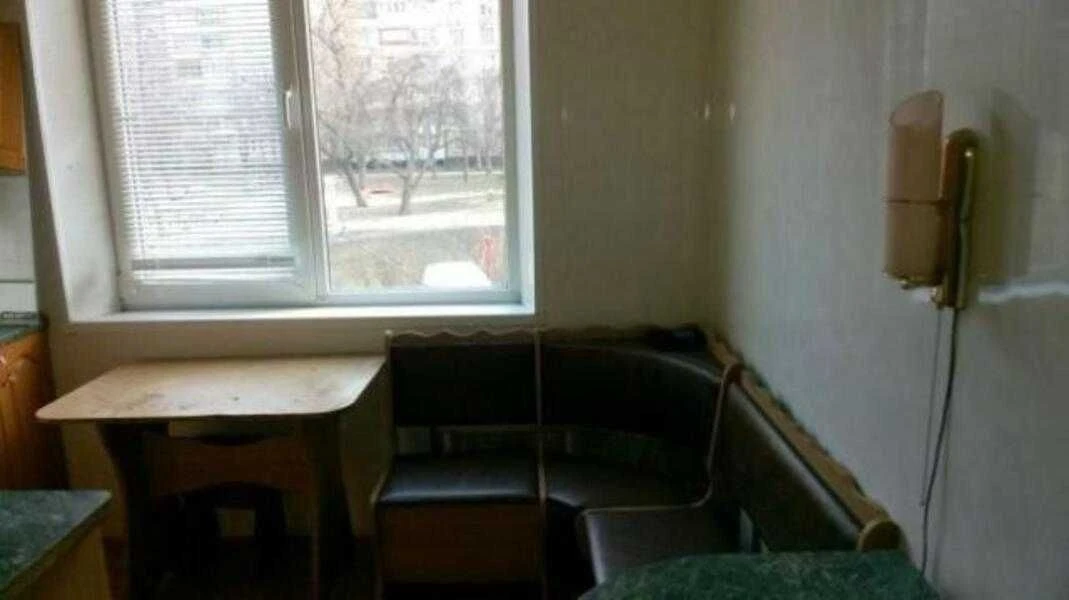 3-bedroom apartment on Northern Saltivka for renovation