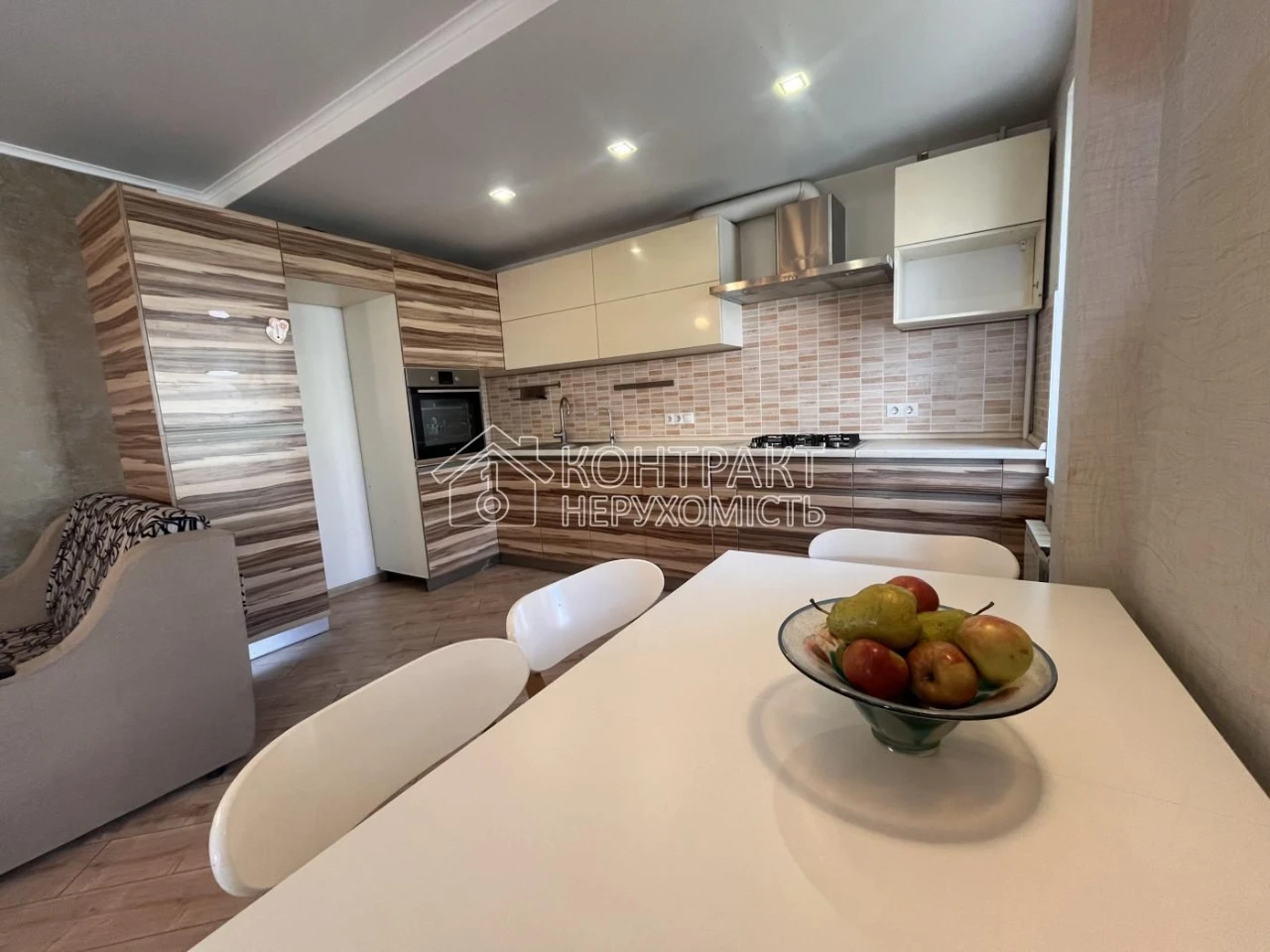 For Sale 4-room apartment 80 sq m, Tarasenka street / Metalist, 3 minutes to the metro.