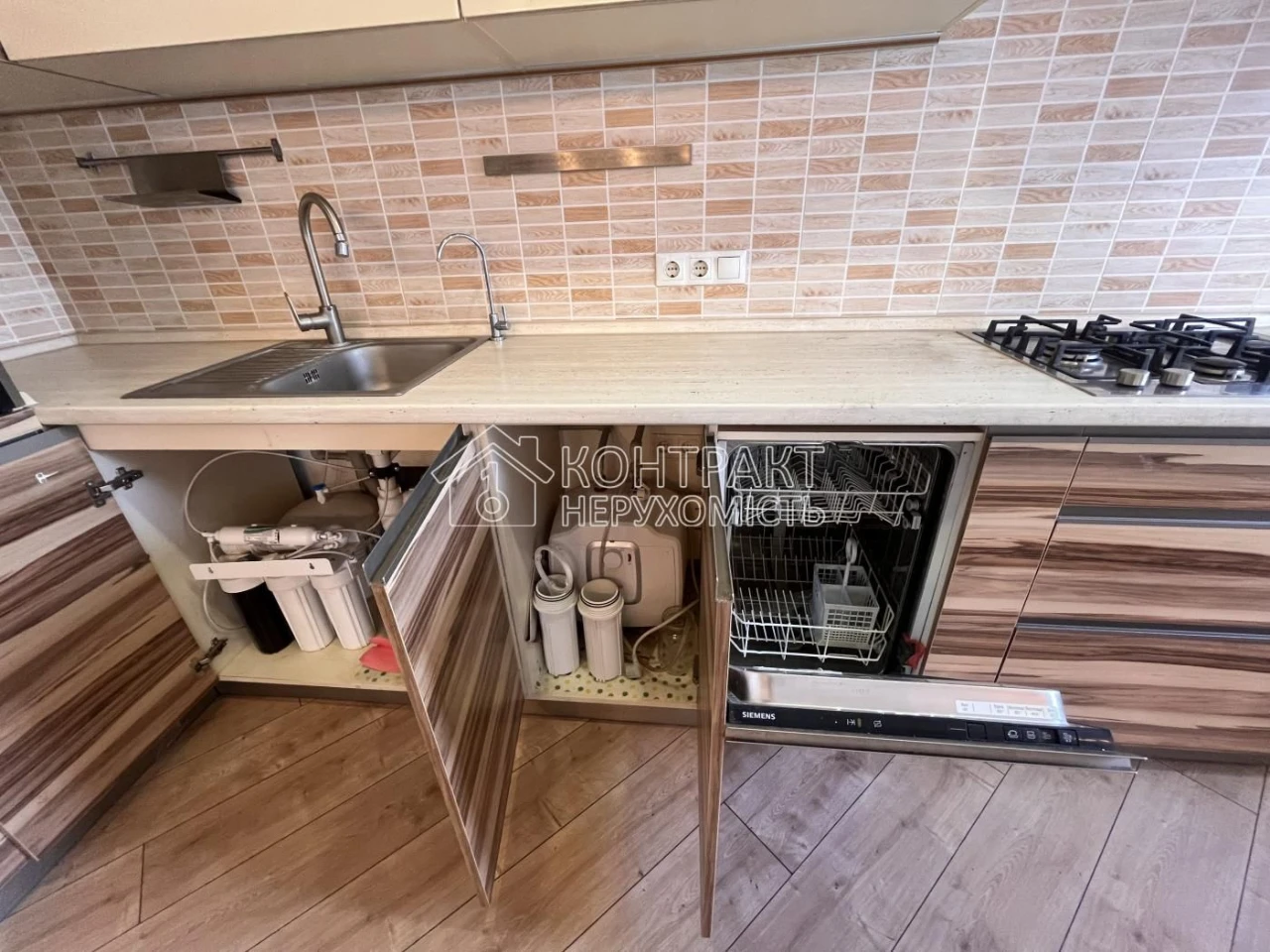 For Sale 4-room apartment 80 sq m, Tarasenka street / Metalist, 3 minutes to the metro.