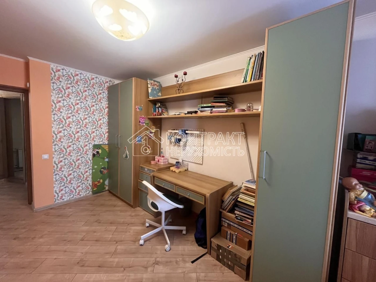 For Sale 4-room apartment 80 sq m, Tarasenka street / Metalist, 3 minutes to the metro.