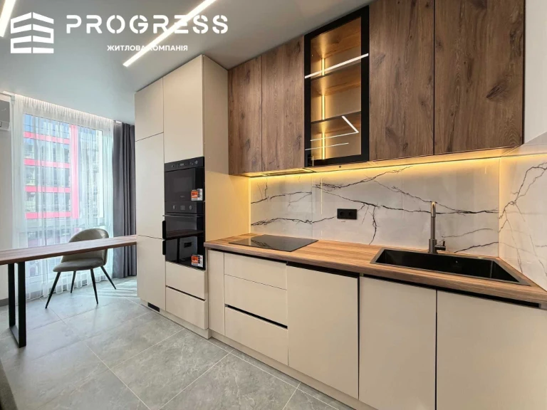 Продаж 1 кімнатної квартири ЖК Manhattan Up з басейном на да