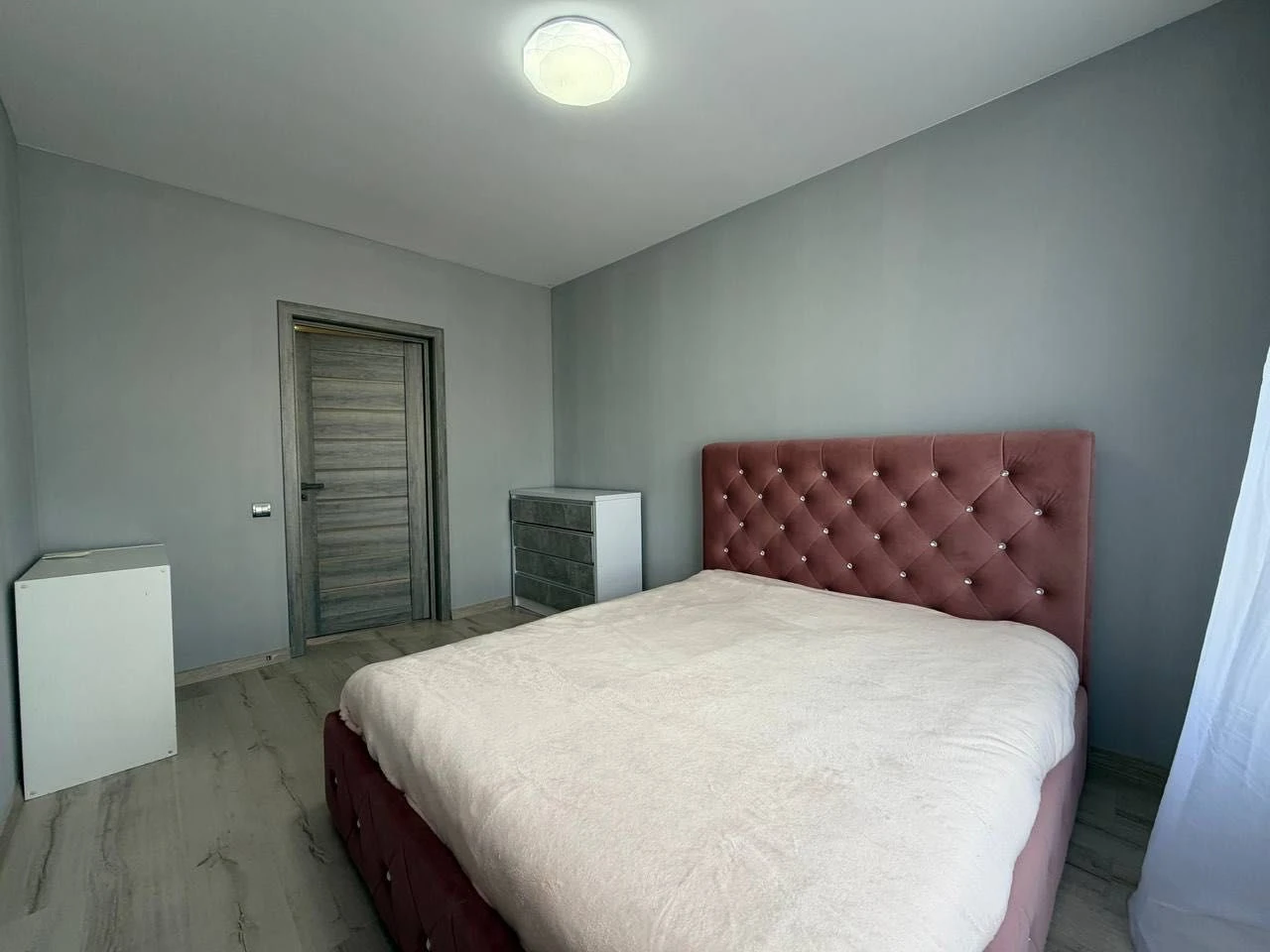 3-кімнатна з меблями і технікою в ЖК поруч озера і парку!