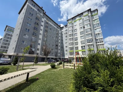 3-кімнатна з меблями і технікою в ЖК поруч озера і парку!
