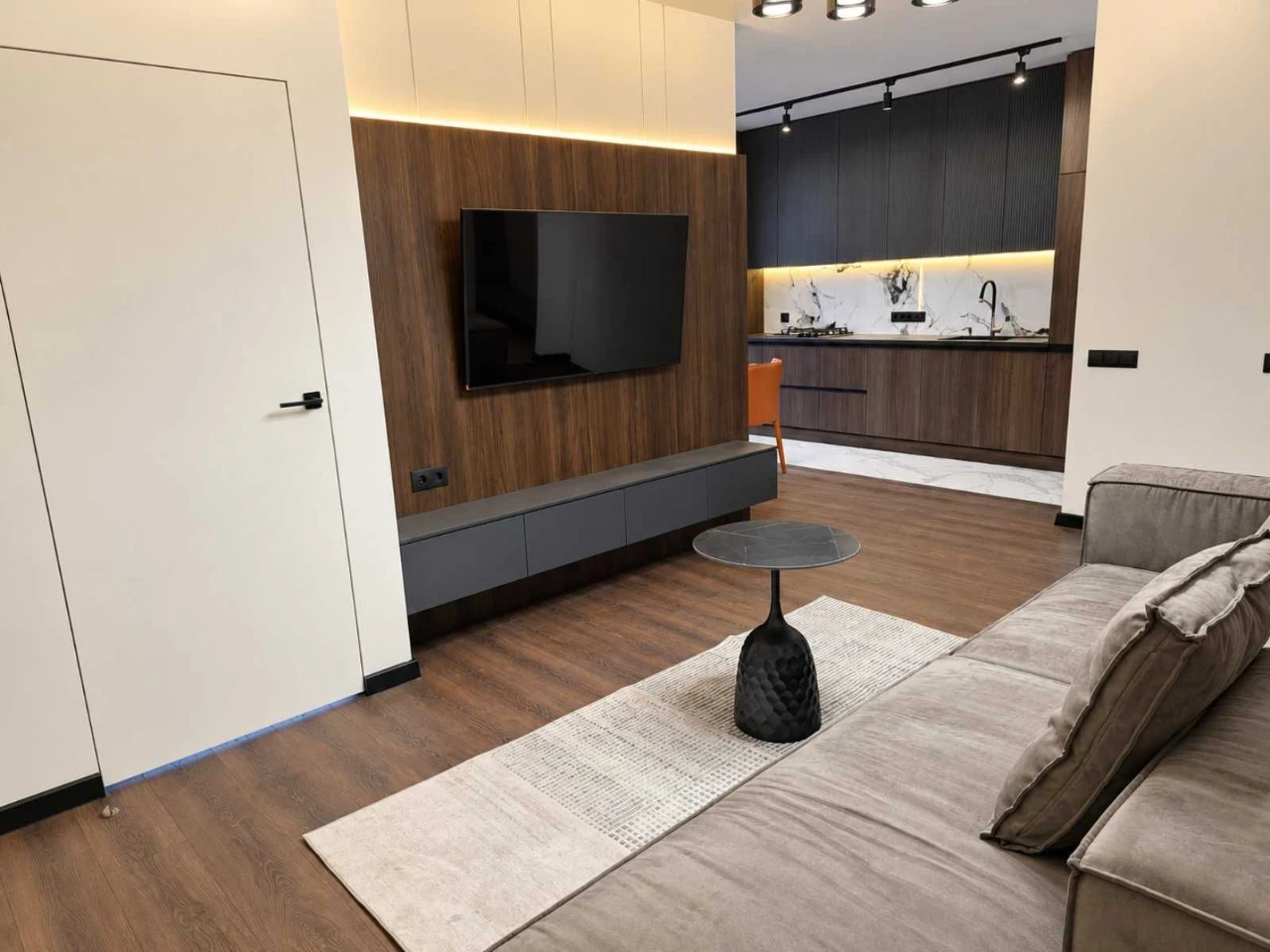 2K with 3K functionality! Designer renovation, furniture and appliances