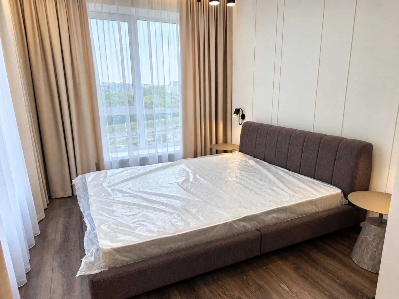 2K with 3K functionality! Designer renovation, furniture and appliances