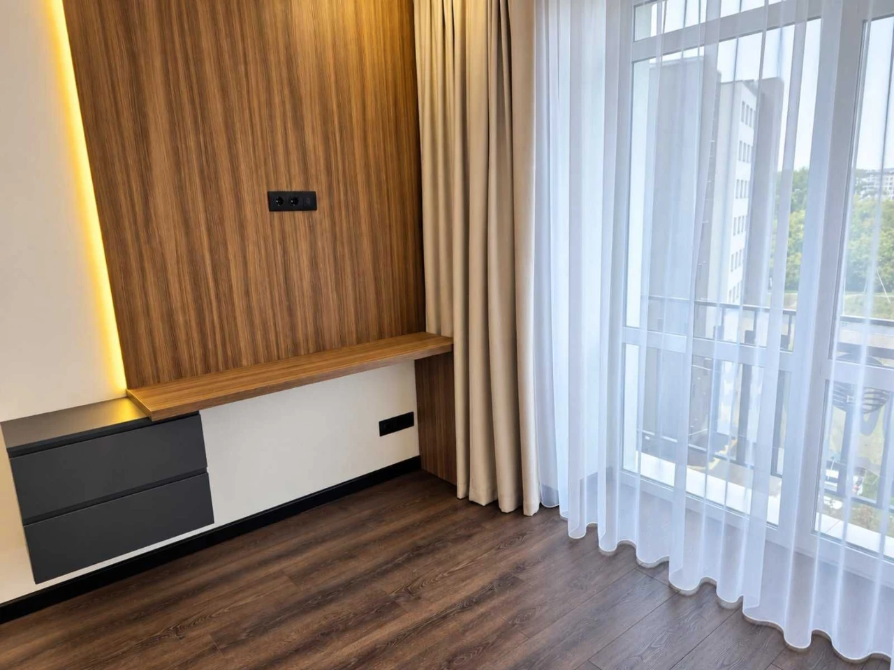 2K with 3K functionality! Designer renovation, furniture and appliances
