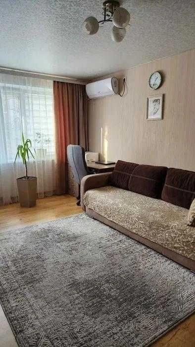 Продается уютная, готовая к проживанию двухкомнатная квартира