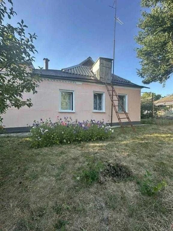 У продажу окремий будинок