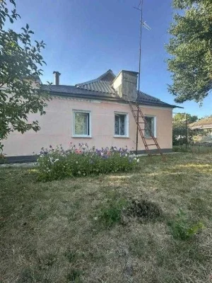 У продажу окремий будинок