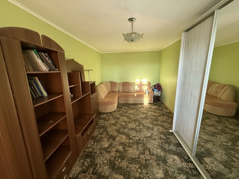 Продається 2-кімнатна квартира на вул. Державності (Г. Жадова)