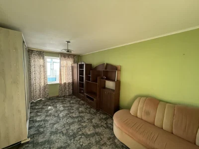 Продається 2-кімнатна квартира на вул. Державності (Г. Жадова)