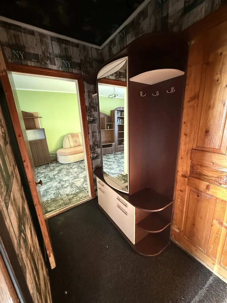 Продається 2-кімнатна квартира на вул. Державності (Г. Жадова)