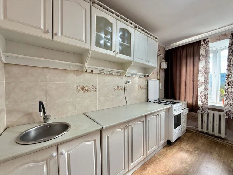 Продаж 1-кімнатної квартири по вул. Комарова (Скальда), біля