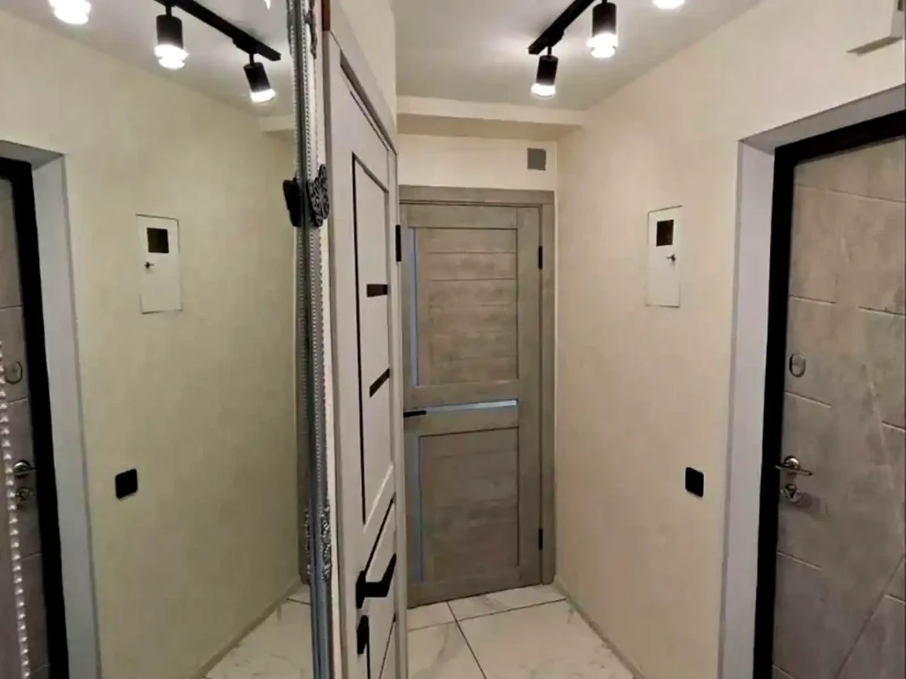 Sale of a 2-room apartment 45 sq m on the 5th floor.
