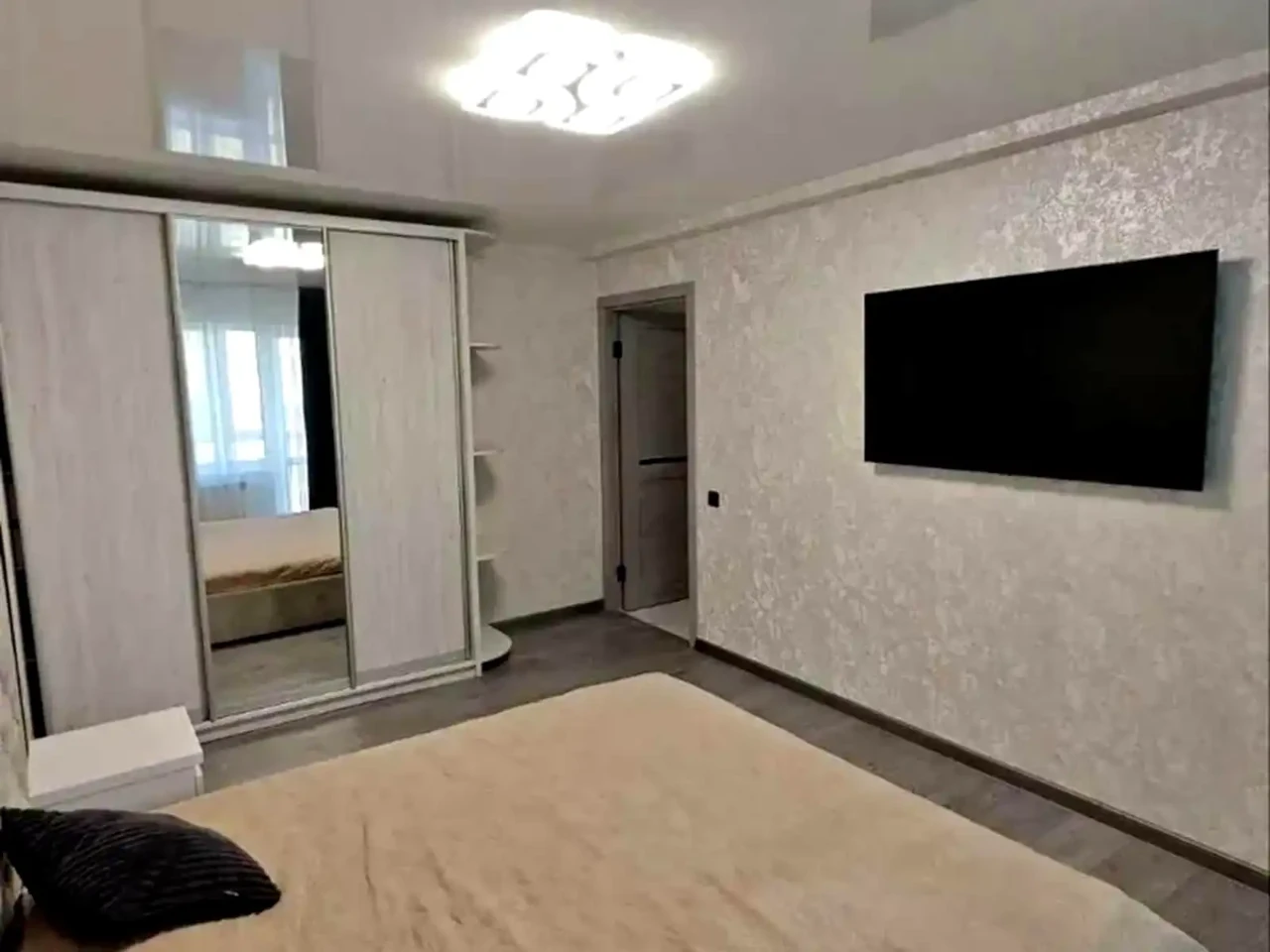 Sale of a 2-room apartment 45 sq m on the 5th floor.