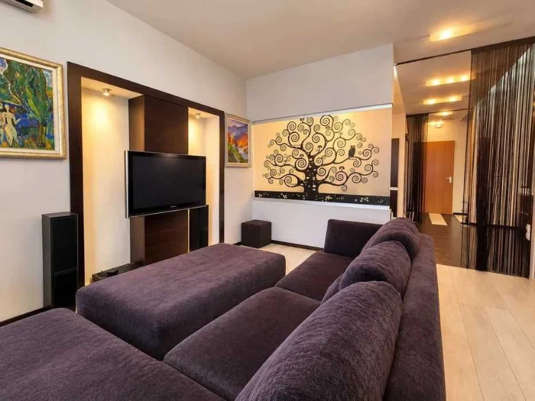 Stylish two-bedroom apartment in the Diplomat Hall residential complex, Zhilanska Street,