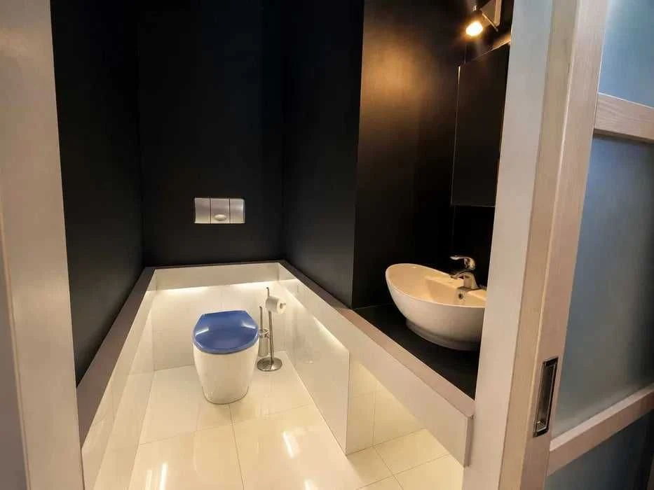 Stylish two-bedroom apartment in the Diplomat Hall residential complex, Zhilanska Street,