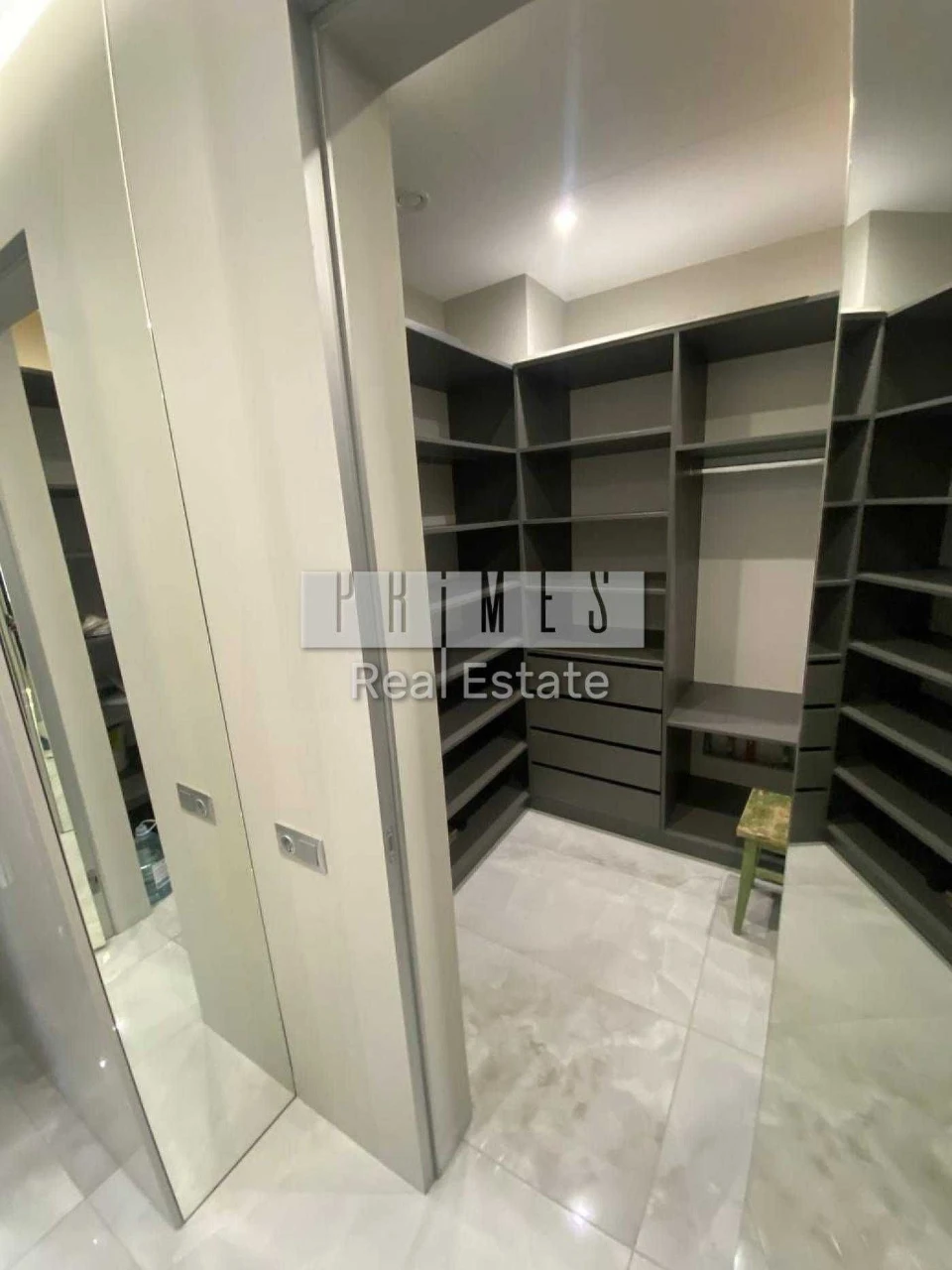 Sale of a 3-room apartment, Novopecherski Lipki residential complex, low floor, Zv