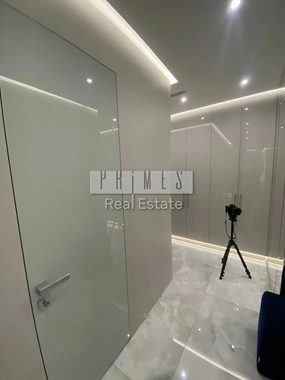 Sale of a 3-room apartment, Novopecherski Lipki residential complex, low floor, Zv