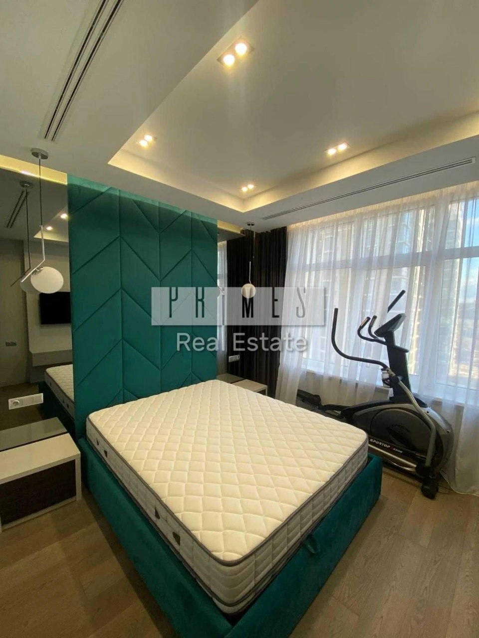 Sale of a 3-room apartment, Novopecherski Lipki residential complex, low floor, Zv