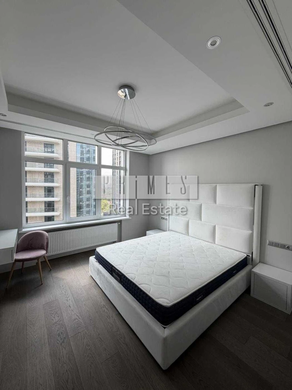 Sale of a 3-room apartment, Novopecherski Lipki residential complex, low floor, Zv