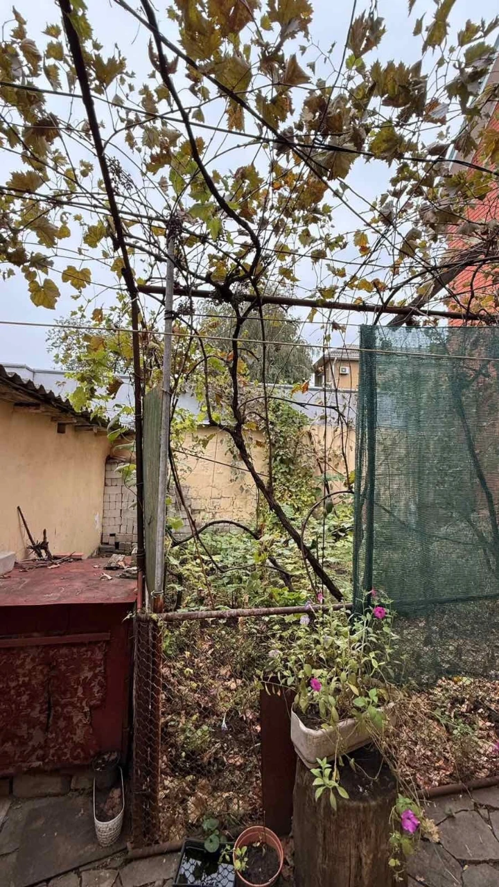 Продається частина будинку з власним двором! Центр міста!