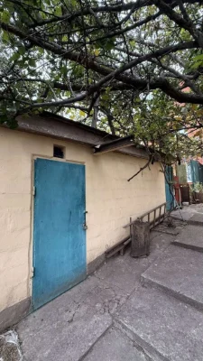 Продається частина будинку з власним двором! Центр міста!