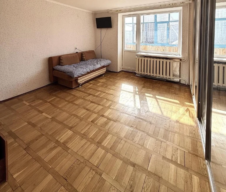 Продам квартиру 1к район ЗАГСу 33-й цегляний будинок 2поверх