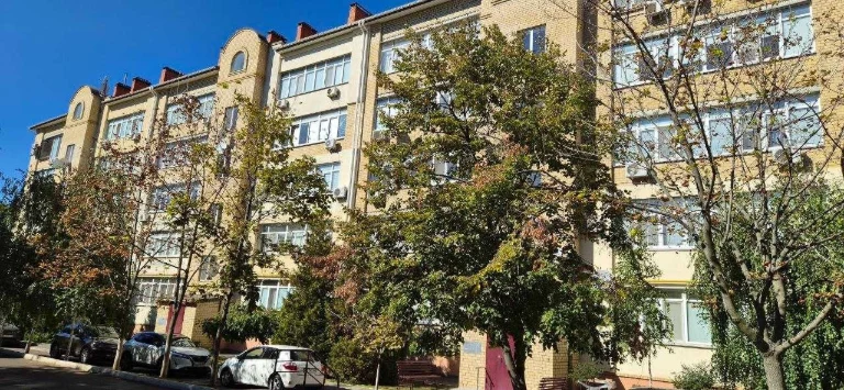 Продаж 6-кімнатного будинку 243 м2 з гаражем у Сухому Фонтані
