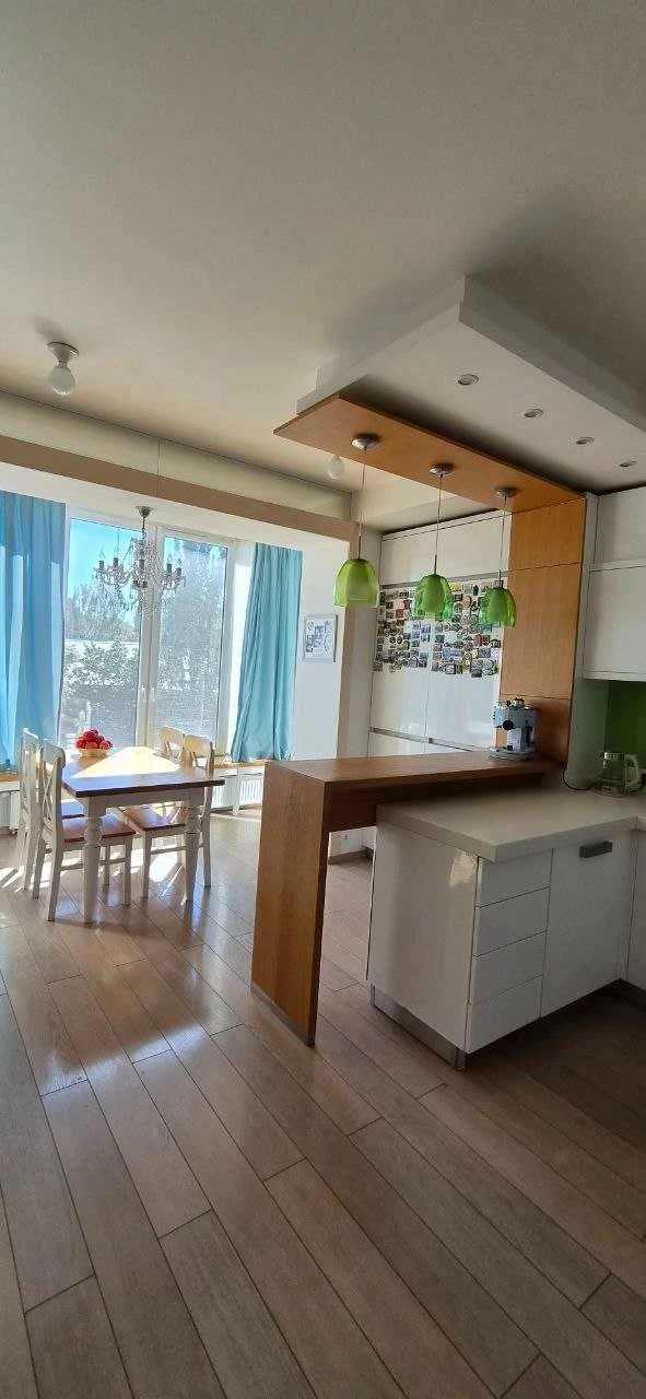 Продаж 6-кімнатного будинку 243 м2 з гаражем у Сухому Фонтані