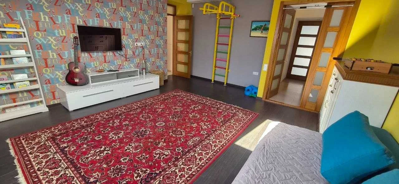 Продаж 6-кімнатного будинку 243 м2 з гаражем у Сухому Фонтані