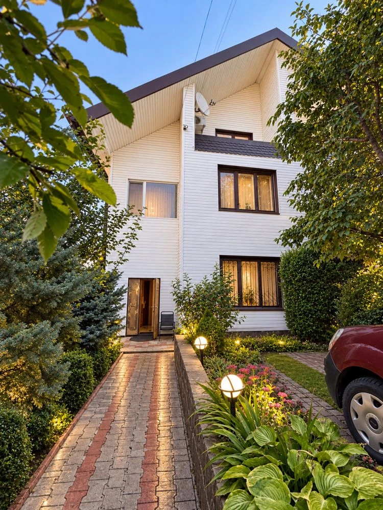 Duplex with city amenities (Goostomel Street (K)