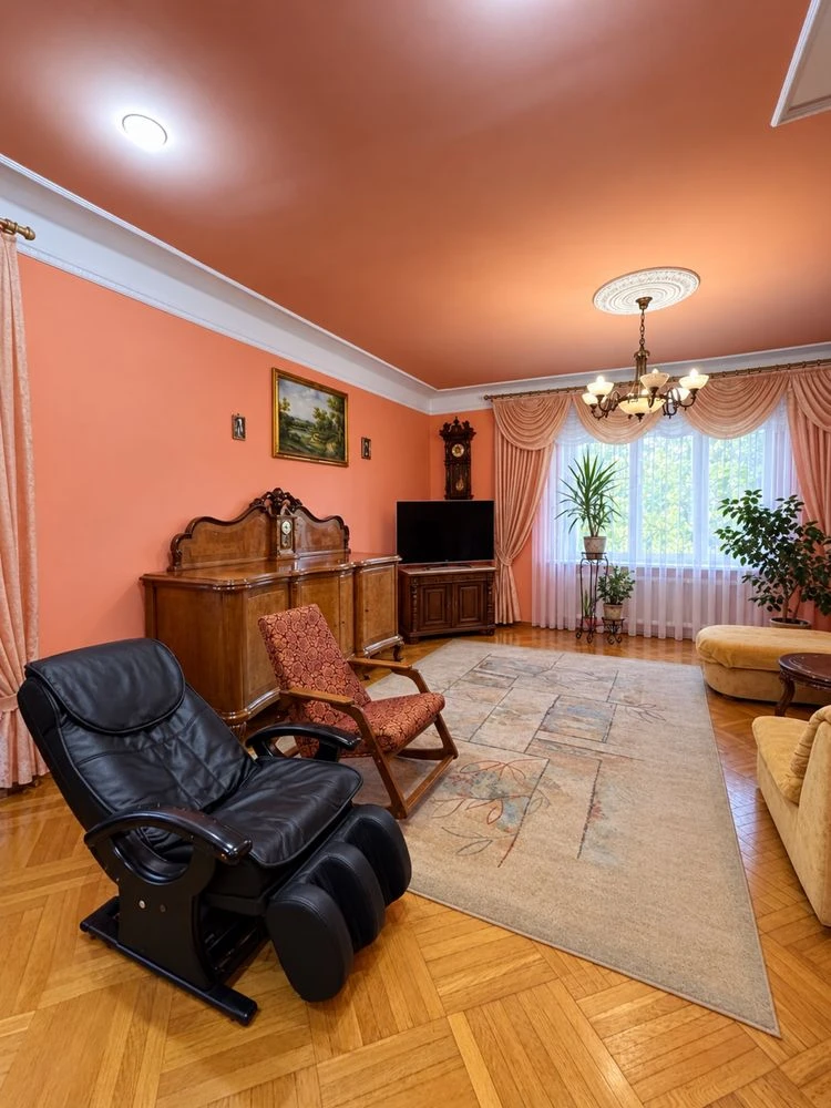 Duplex with city amenities (Goostomel Street (K)