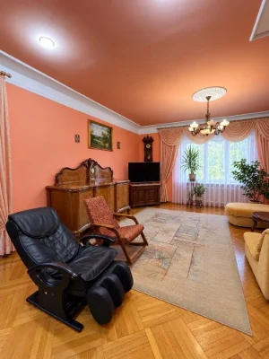Duplex with city amenities (Goostomel Street (K)