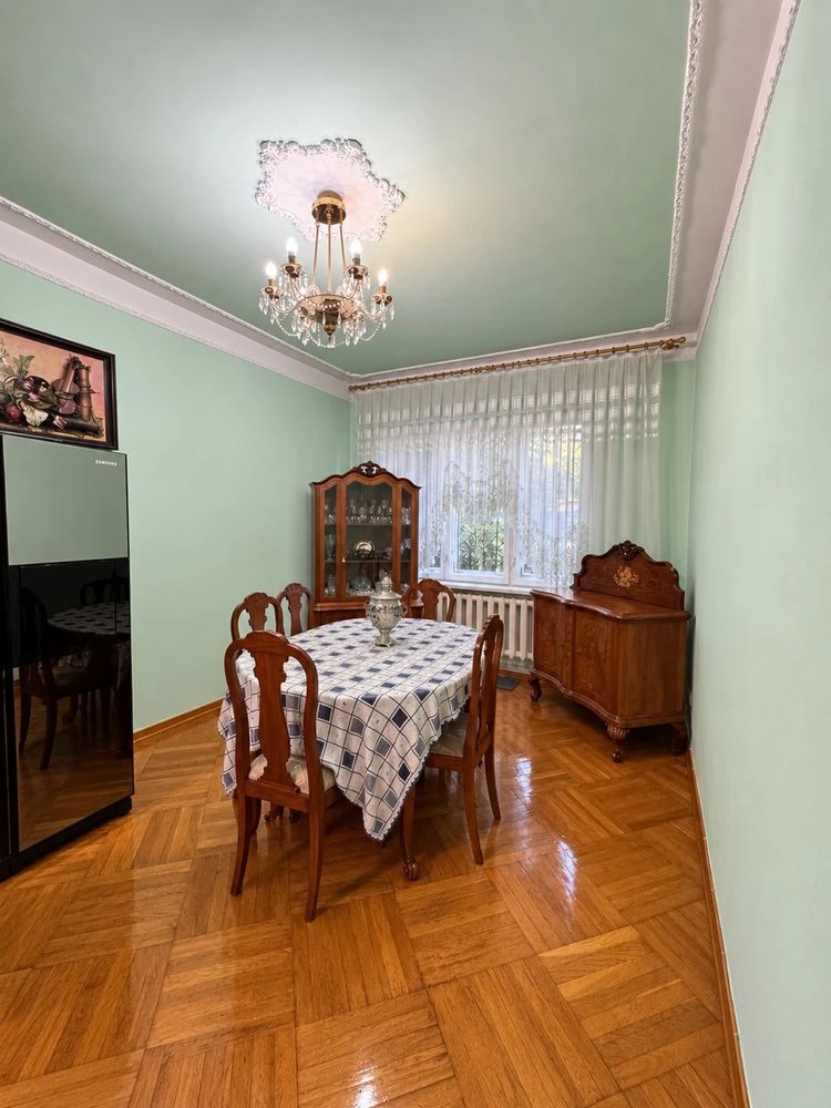 Duplex with city amenities (Goostomel Street (K)