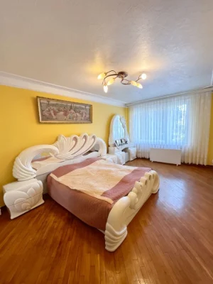 Duplex with city amenities (Goostomel Street (K)
