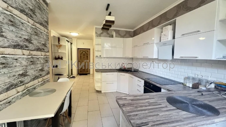 Sale of a 3-room apartment, Regenatorna, 4, building 14