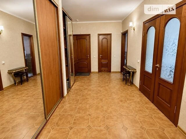 Продаж 3к квартири 121 кв. м на просп. Голосіївський 68 • ID