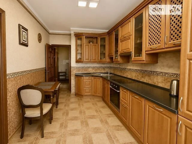 Продаж 3к квартири 121 кв. м на просп. Голосіївський 68 • ID