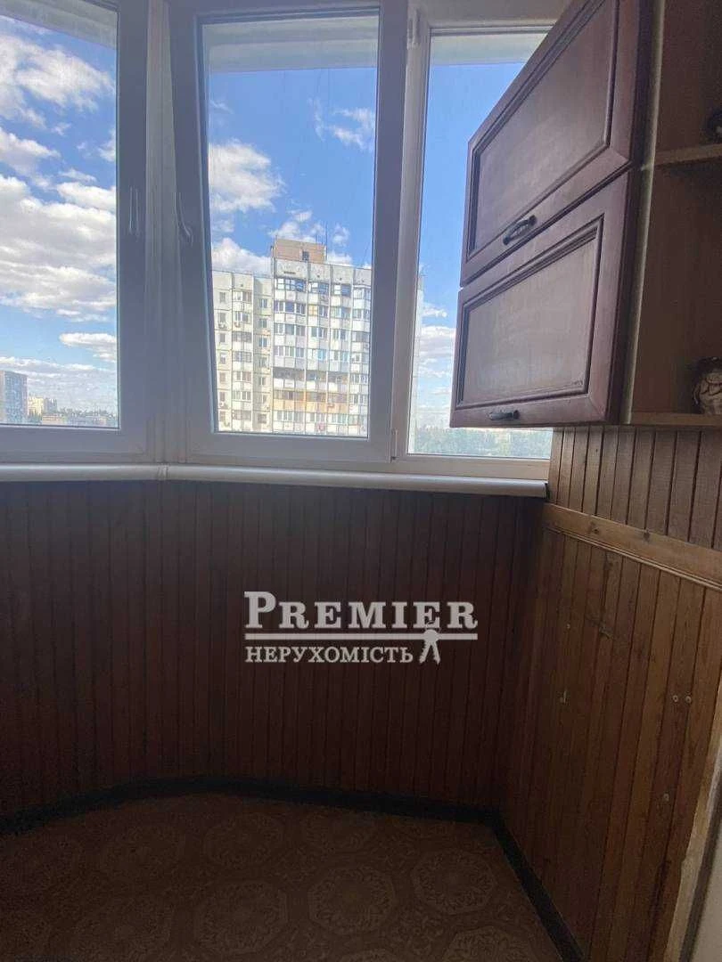 Продається простора 1-кімнатна квартира площею 44 м2