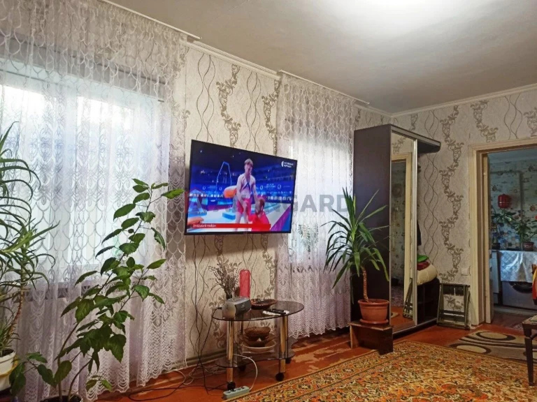 Автономне газове опалення. Косметичний ремонт. Ділянка землі