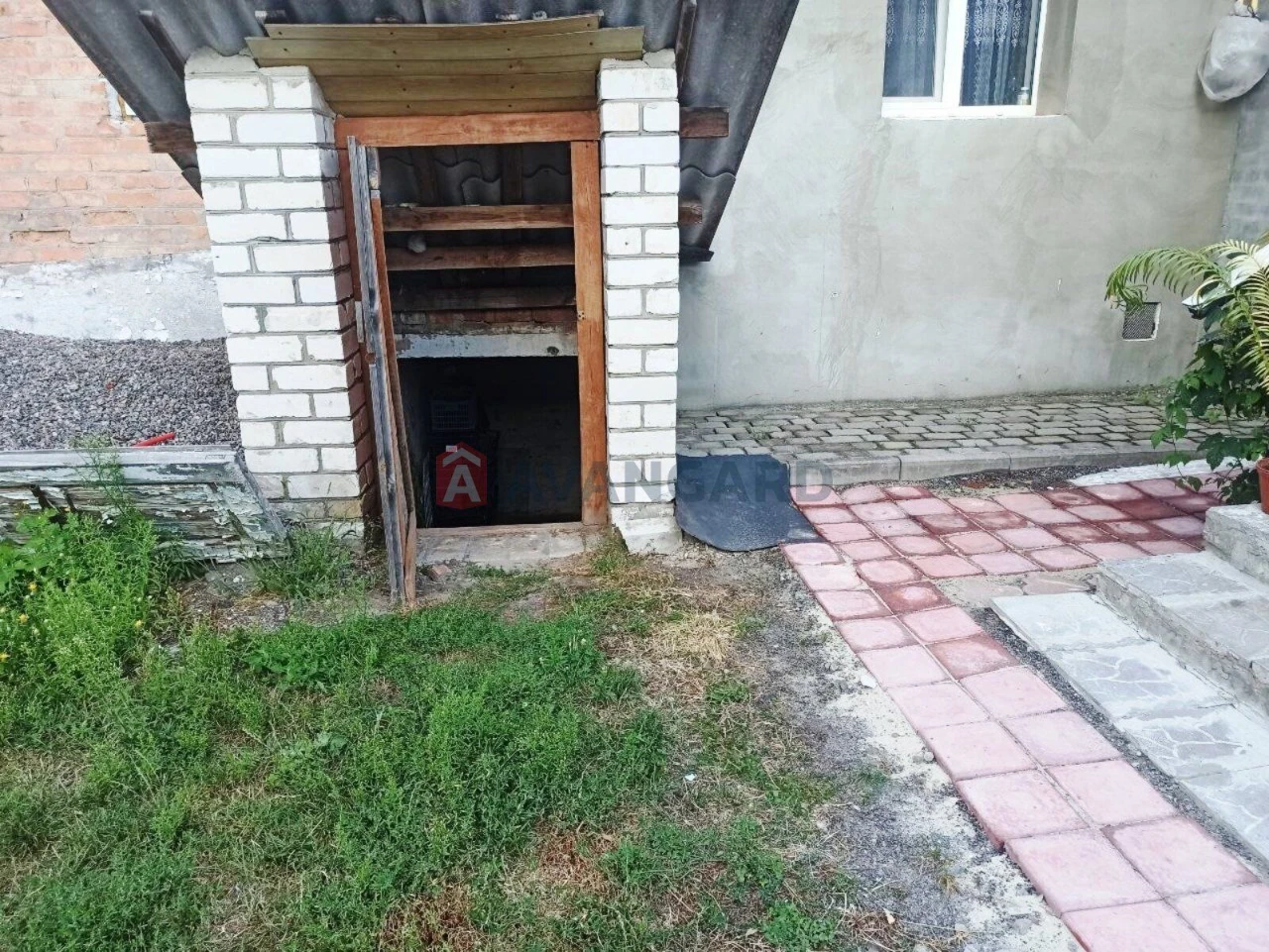 Автономне газове опалення. Косметичний ремонт. Ділянка землі