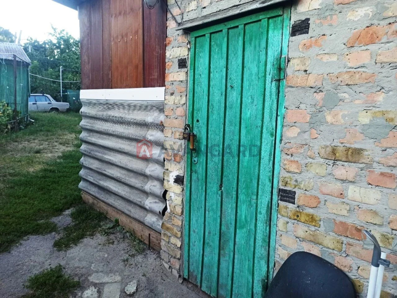 Автономне газове опалення. Косметичний ремонт. Ділянка землі