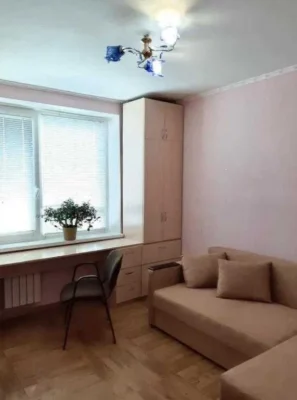 Продам 2 кімнатну квартиру метро Студенська