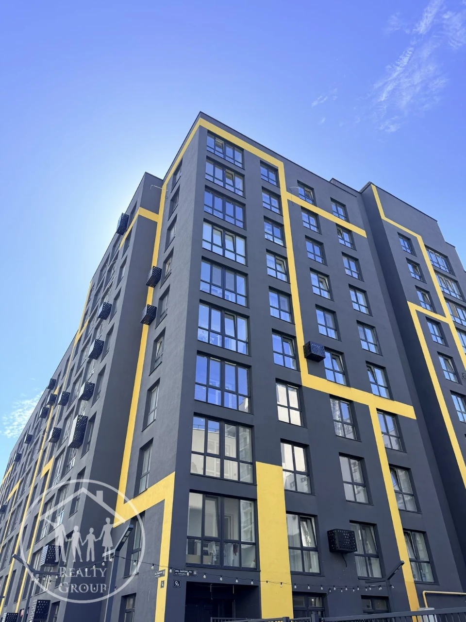 Great Deal! 2-bedroom Apartment in the Schengen Residential Complex - Renovation Started!