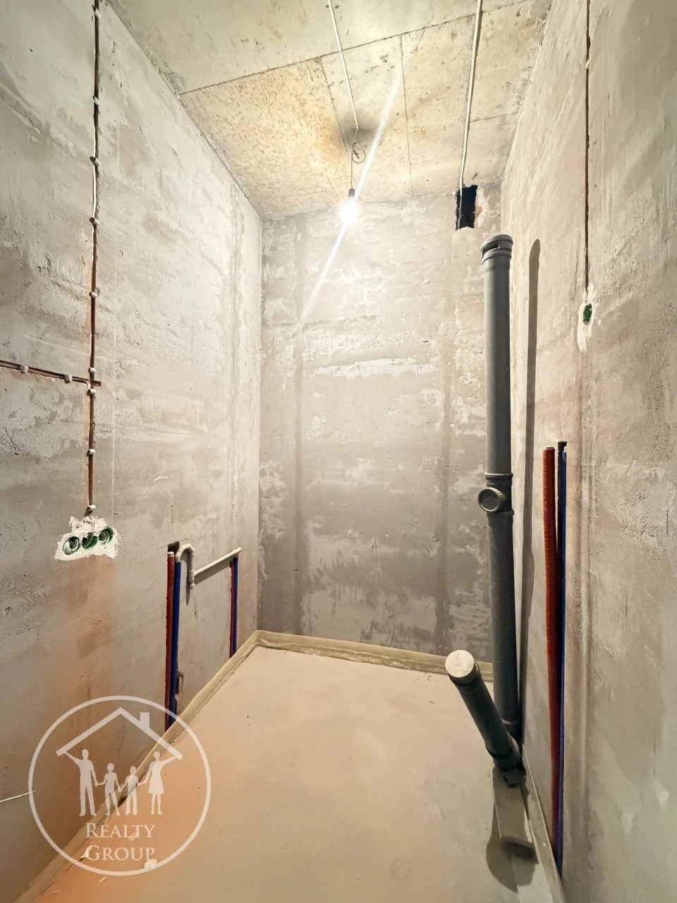 Great Deal! 2-bedroom Apartment in the Schengen Residential Complex - Renovation Started!