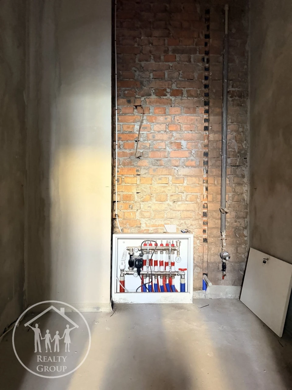 Great Deal! 2-bedroom Apartment in the Schengen Residential Complex - Renovation Started!