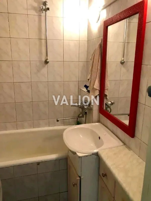 Sale of 3-room apartment on Lobanovych Street 5a