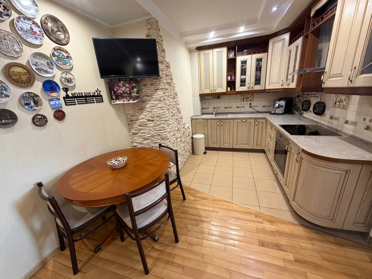 Sale of apartment on Borispolskaya Street in Kyiv / W-7473047